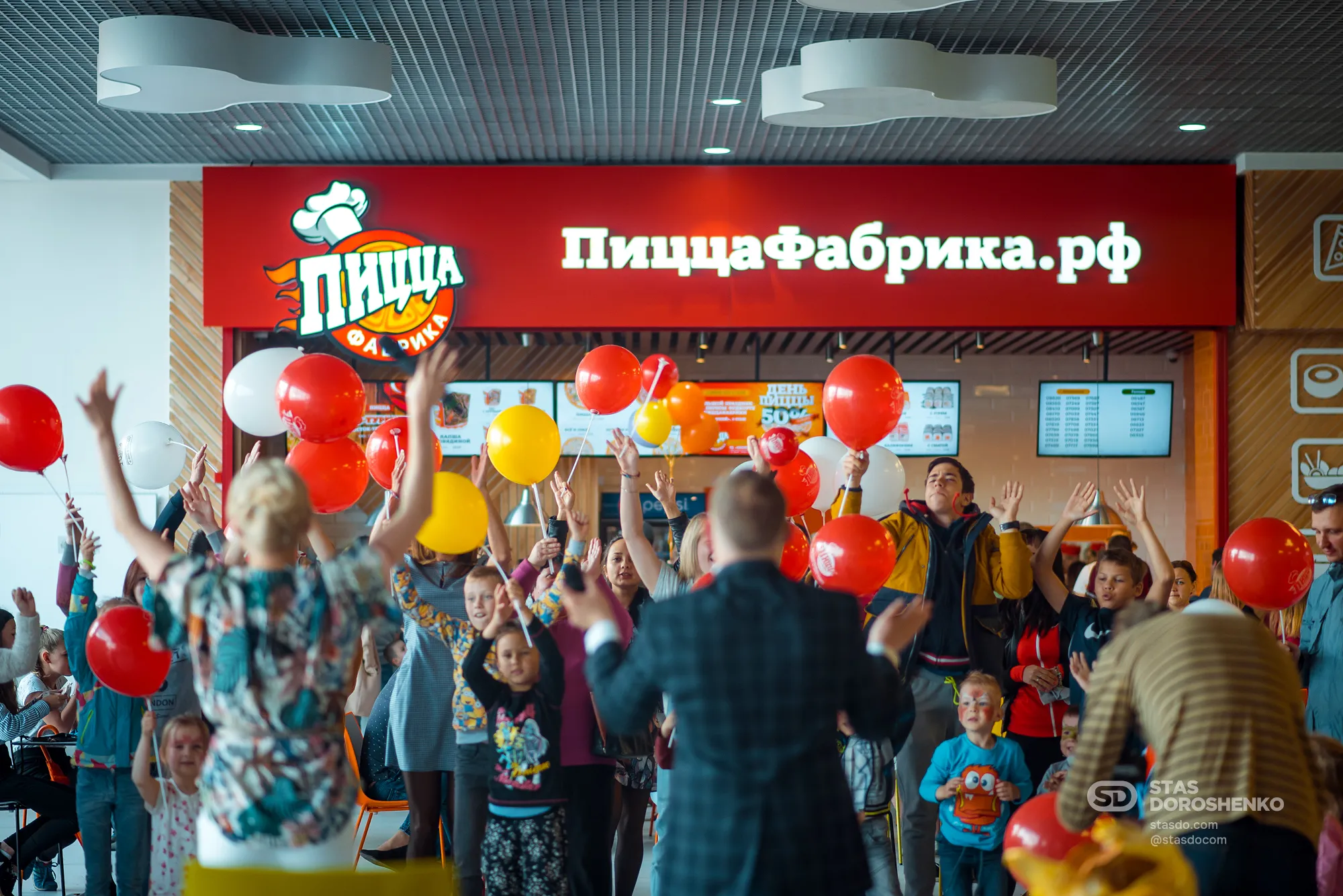 Логотип, брендинг и маркетинг франчайзинговой сети «ПиццаФабрика» с нуля